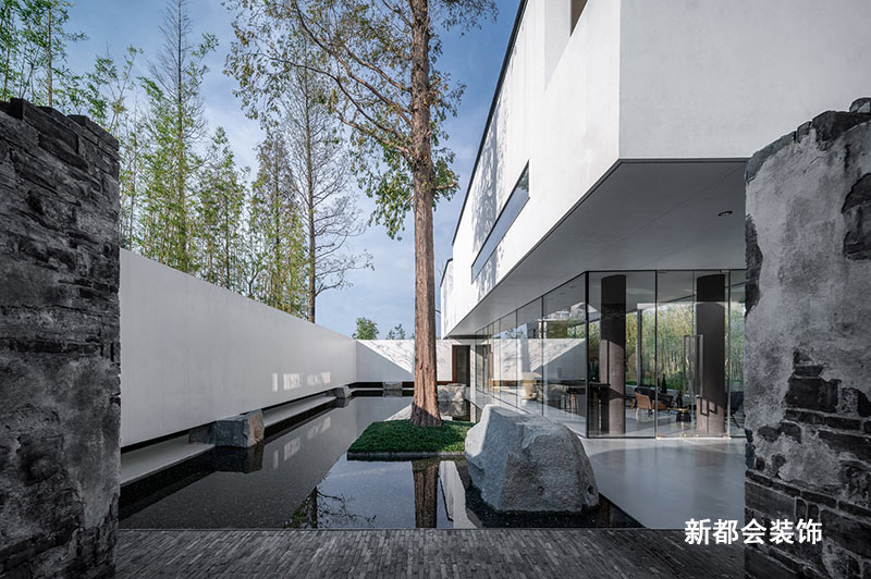休息區，半陽光方式的設計，隨時可以欣賞窗外風景